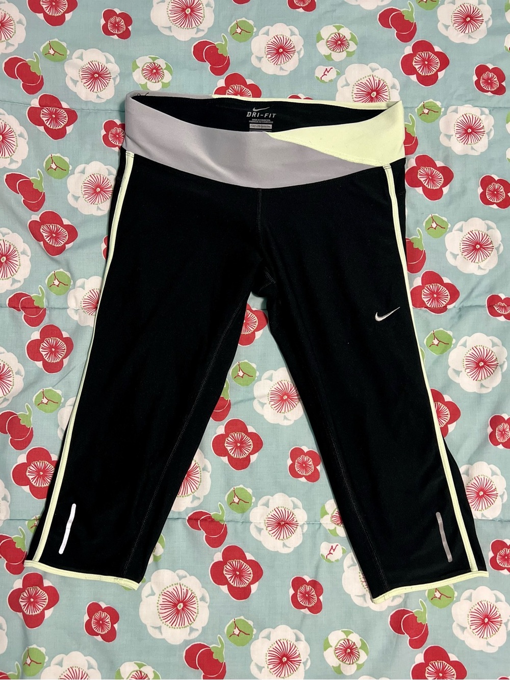 Nike Dri-Fit Capri Leggings with Neon Trim size S